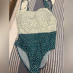 Summersalt ruffle oasis suit size 14, on the dot in seaweed print.